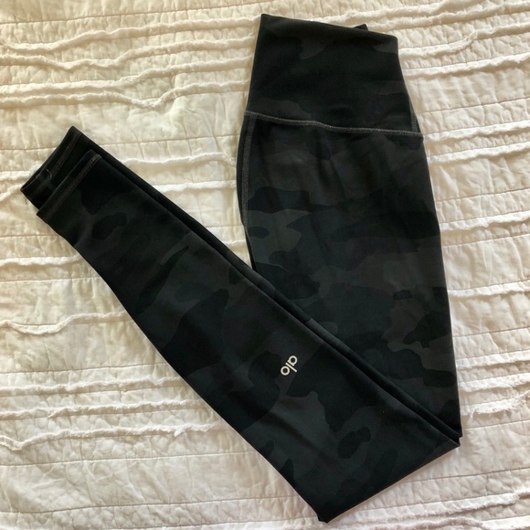 Black Camo ALO legging - Picture 1 of 5